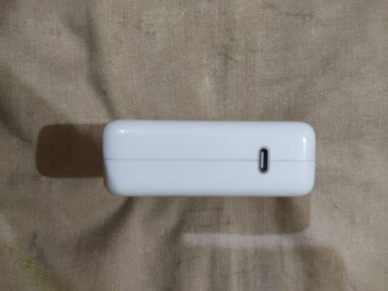 I am sale MacBook original charger type C 87w 96w 3