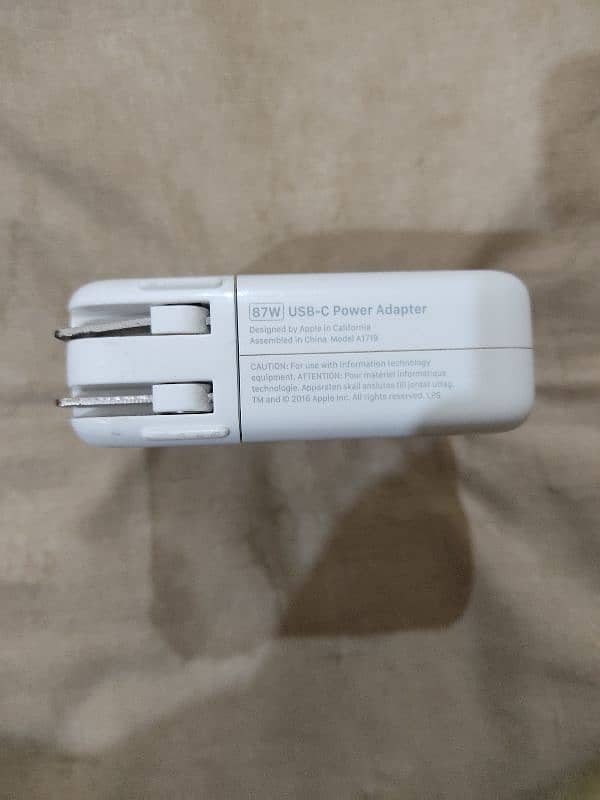 I am sale MacBook original charger type C 87w 96w 5