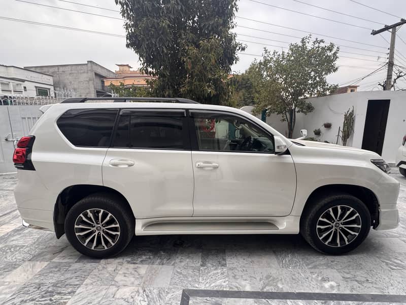 TOYOTA LAND CRUISER PRADO TX-L 1