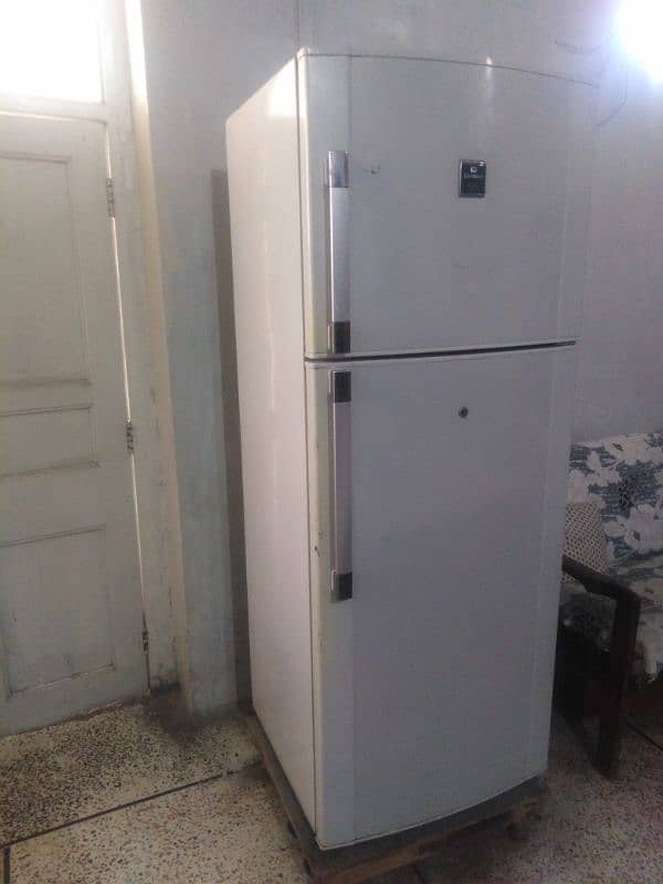 DAWALANCEC FULL SIZE NO FROST FRIDGE phone no. 0313.577. 88 48 1