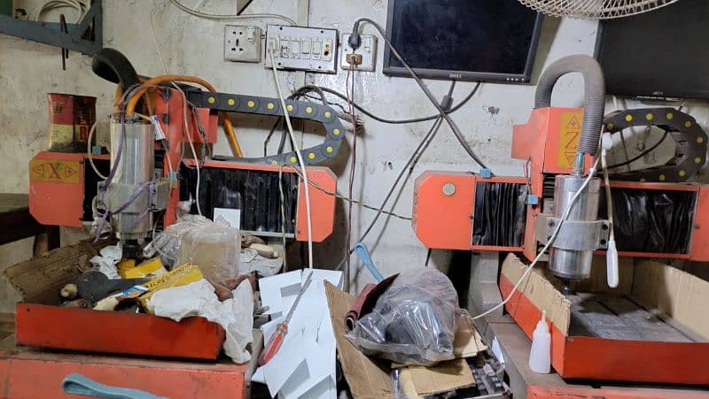 2 CNC Router machines. urgent sale. 6
