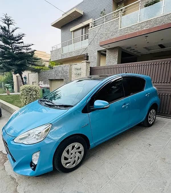 Toyota Aqua 2016, Fuel efficient car 4