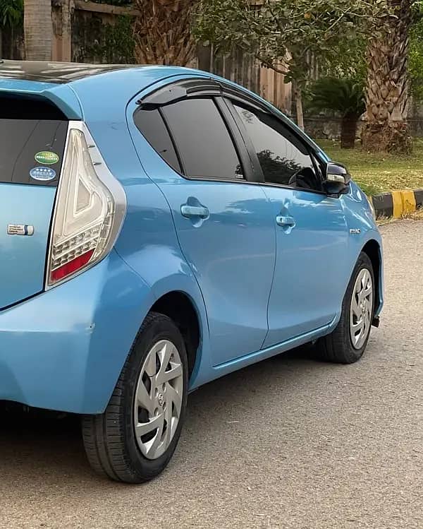 Toyota Aqua 2016, Fuel efficient car 8
