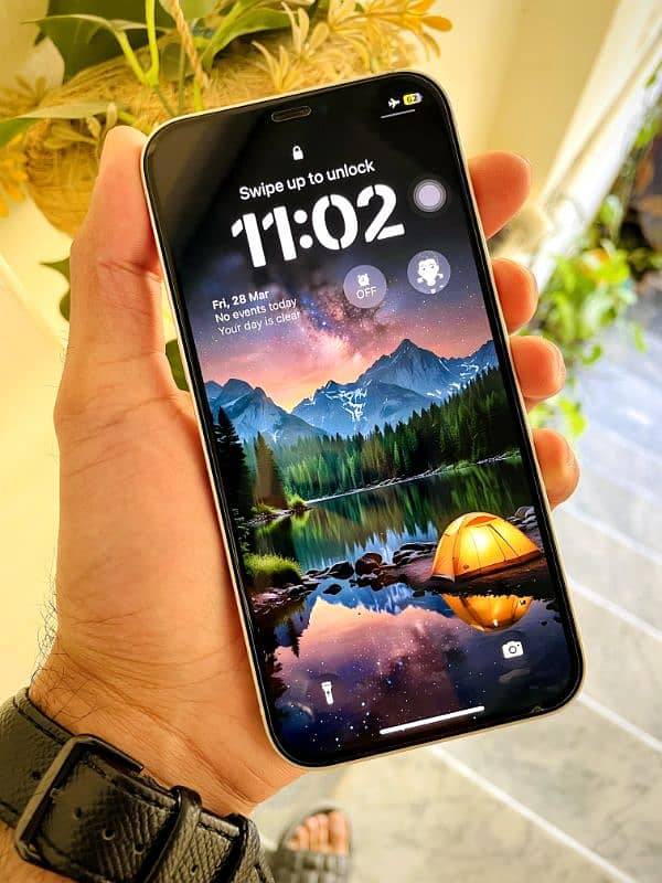 Apple iPhone 12 - 64GB - White 0