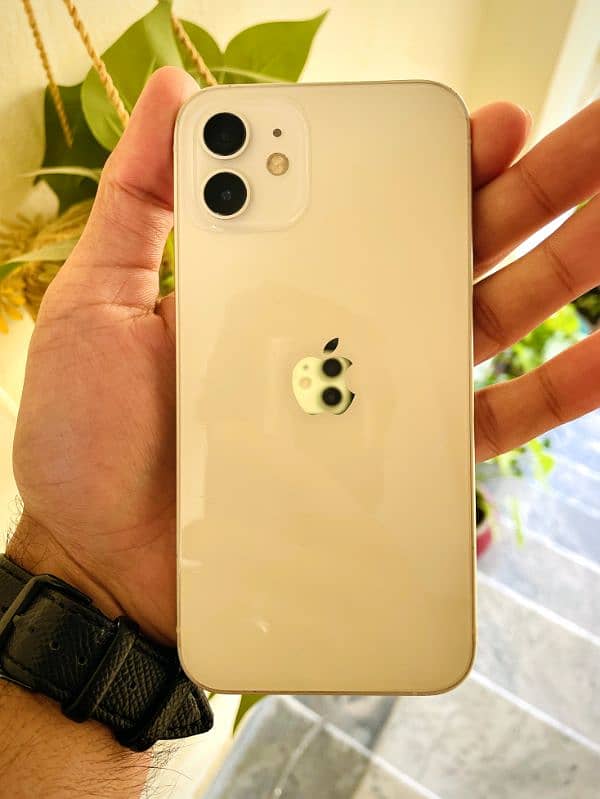 Apple iPhone 12 - 64GB - White 1