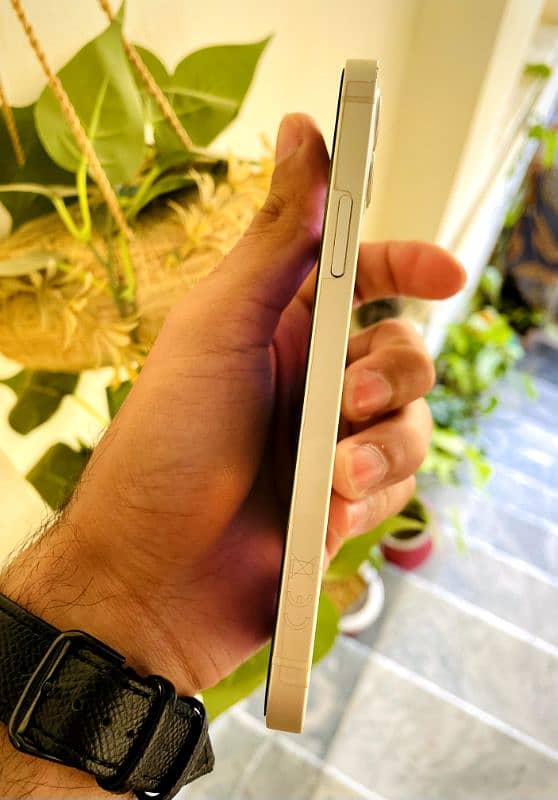 Apple iPhone 12 - 64GB - White 2