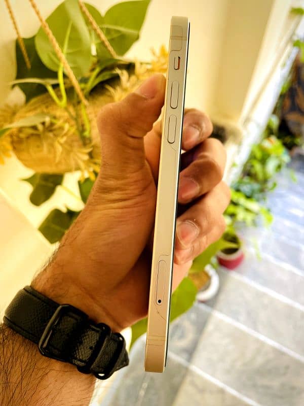 Apple iPhone 12 - 64GB - White 3