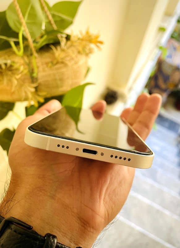 Apple iPhone 12 - 64GB - White 4