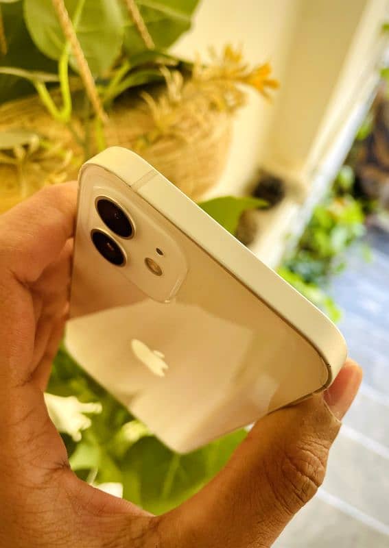 Apple iPhone 12 - 64GB - White 5