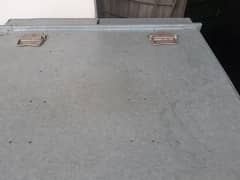 steel peti with stand