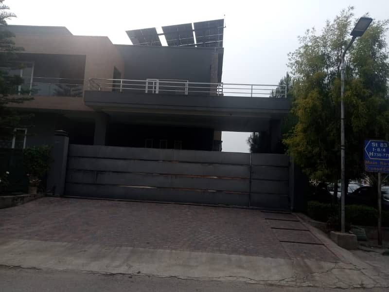 I-8 Baeautiful One Kanal Upper Portion With Separate Gate For Rent 7