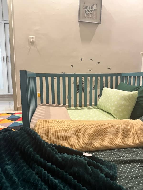 kids white bed with wooden frame/canopy 7