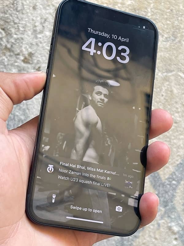 iPhone 13 like new with box 2