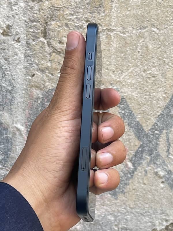 iPhone 13 like new with box 3