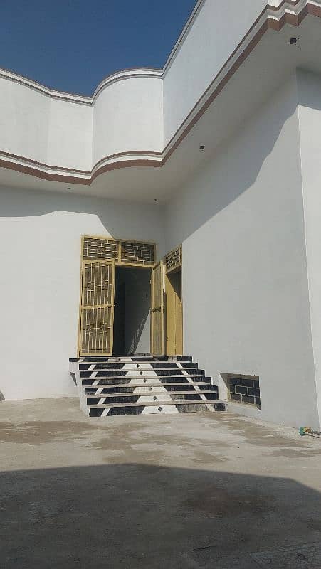 A new building house available for rent in Taunsa Sharif 2
