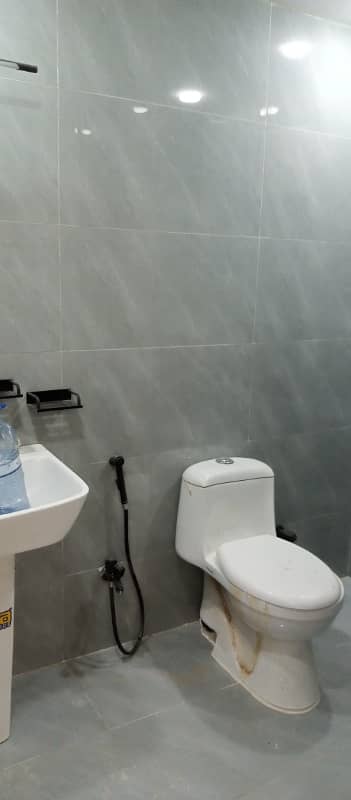 3 Bedrooms, DD With Servant Quarter Flat Is Available For Sale Clifton Block-1, 7