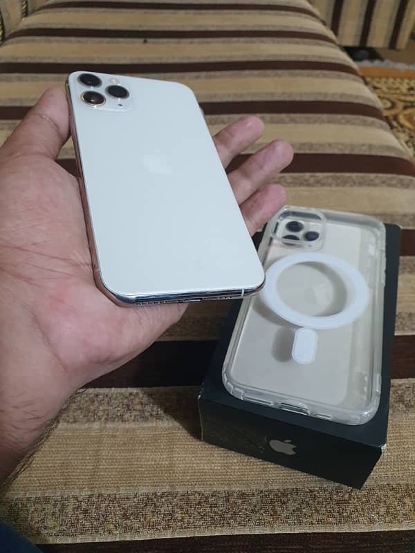 iPhone 11 pro 256GB Factory Unlock with box 0