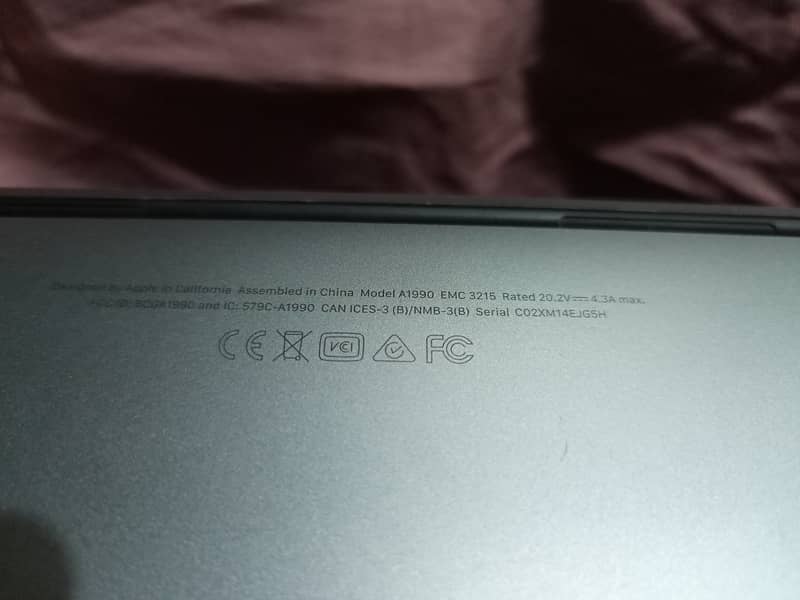 Apple MacBook Pro 15.4-Inch (2018) – Intel Core i7, 16GB RAM, 256GB SS 4