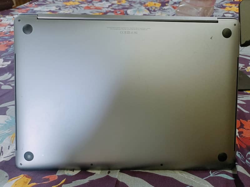 Apple MacBook Pro 15.4-Inch (2018) – Intel Core i7, 16GB RAM, 256GB SS 10