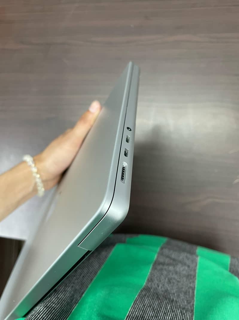 Apple Macbook Pro M2 Chip 14.2" 16/512 7