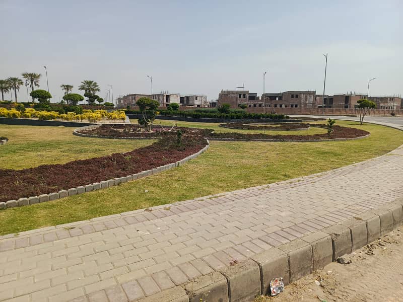 NEAR TO GOR E BLOCK 1 KANAL POSSESSION PLOT IDEAL LOCATION 4
