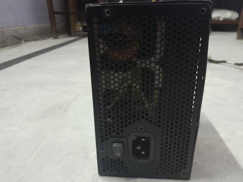 Cooler Master GX 750 Watts Power Supply 1