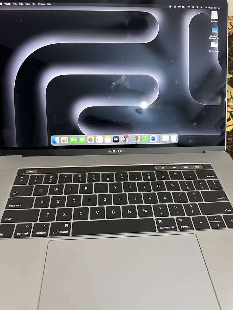 MacBook Pro 2017, 15 Inches, 16/1TB, 4GB Graphics Card 2