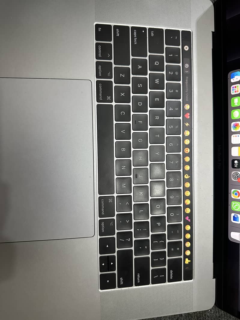 MacBook Pro 2017, 15 Inches, 16/1TB, 4GB Graphics Card 3