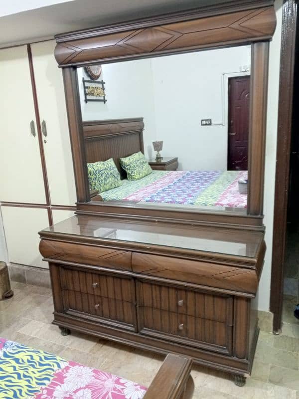 dressing table 0