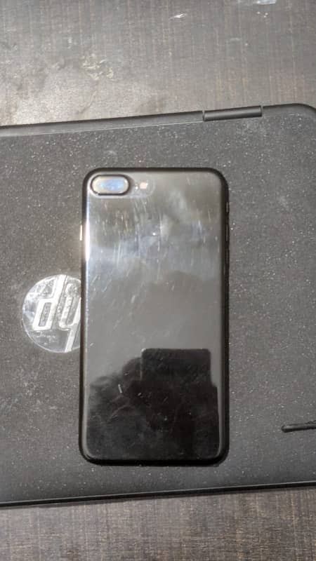 iphone7plus “jet black”128gb 4