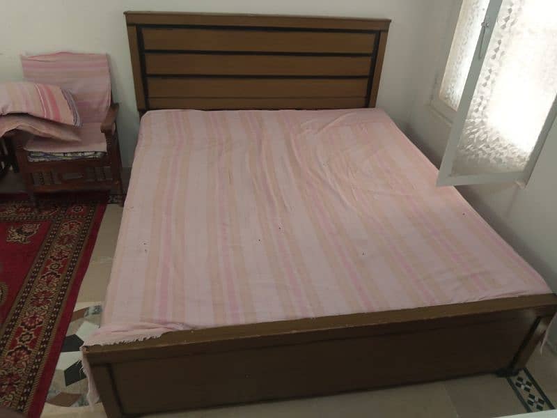 1 double bed 4 chair phone number 03185668885 0