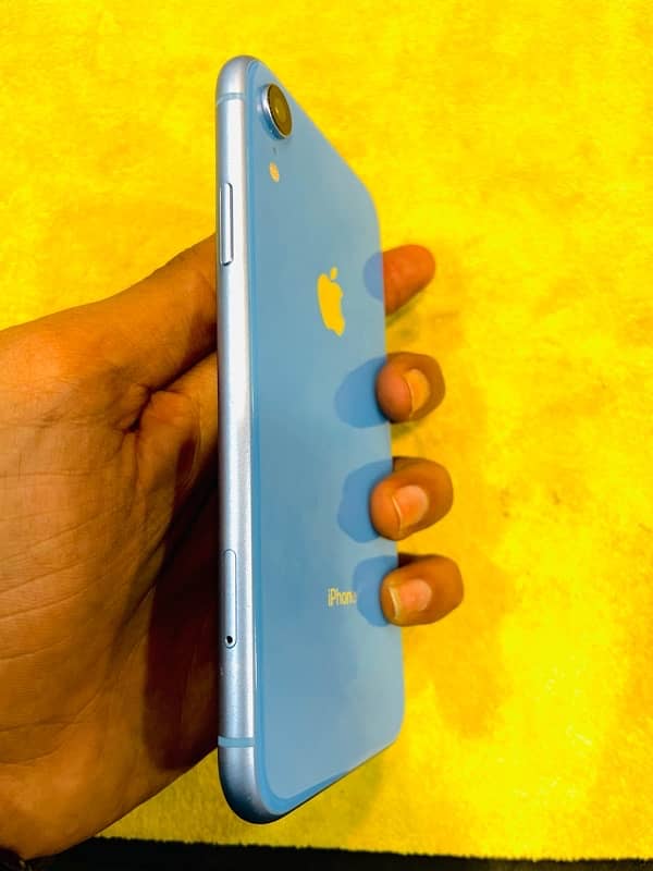 IPhone XR 4