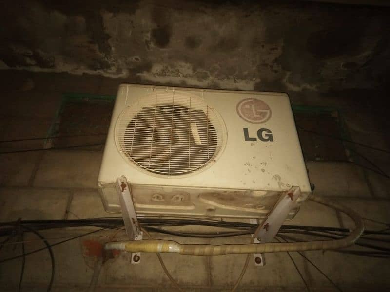 LG 1.5 ton ac for sale in perfect running condition chill cooling 1