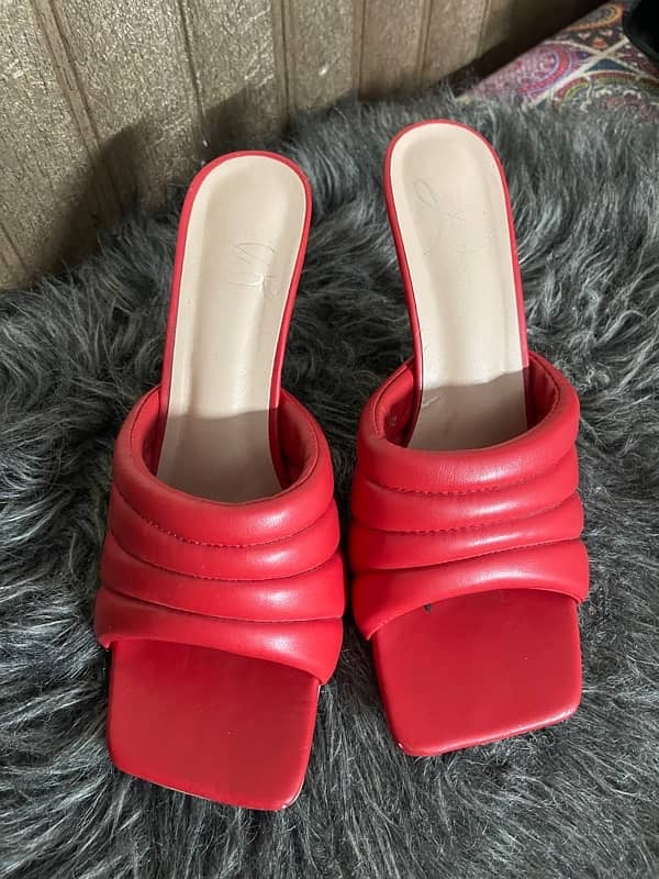 40 size fits to 39 aswel every shoe have different prices 6