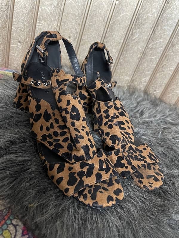 40 size fits to 39 aswel every shoe have different prices 7