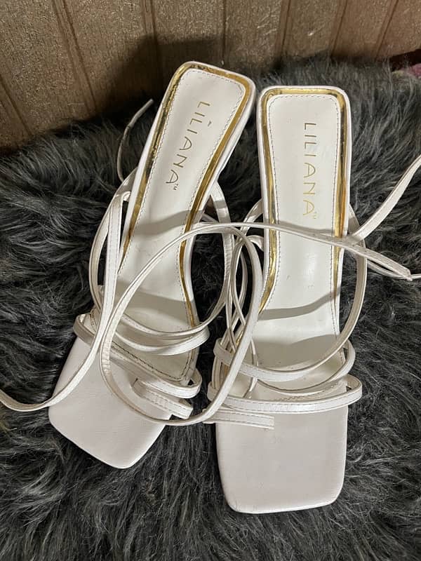 40 size fits to 39 aswel every shoe have different prices 8