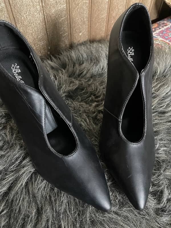 40 size fits to 39 aswel every shoe have different prices 13