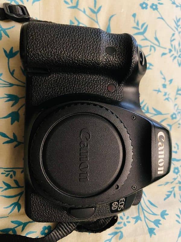 Digital SLR Camera 0
