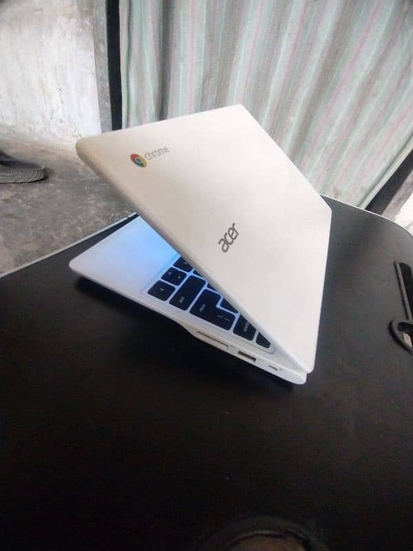 Acer Chromebook touch screen 4 GB Ram 128 GB SSD 3