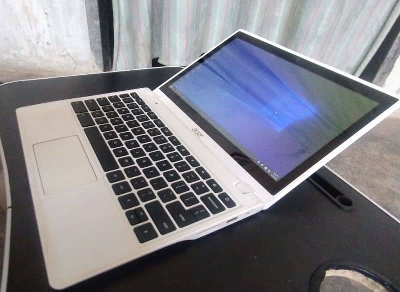 Acer Chromebook touch screen 4 GB Ram 128 GB SSD 4