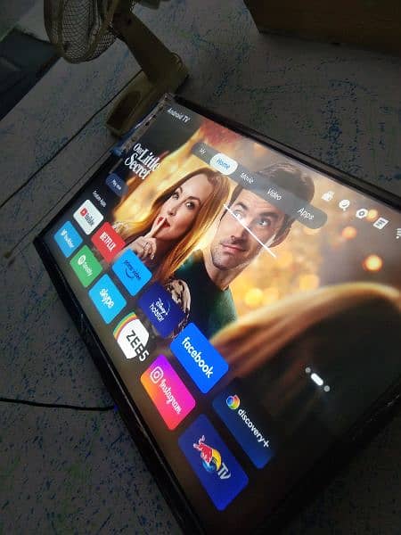 samsung wifi andriod  led 32" inch 4k result neat conditions 1