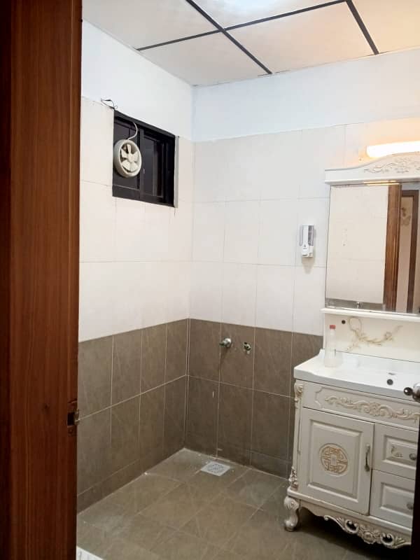 Centrally Located Flat Available In Gulshan-e-Iqbal - Block 10-A For sale 9