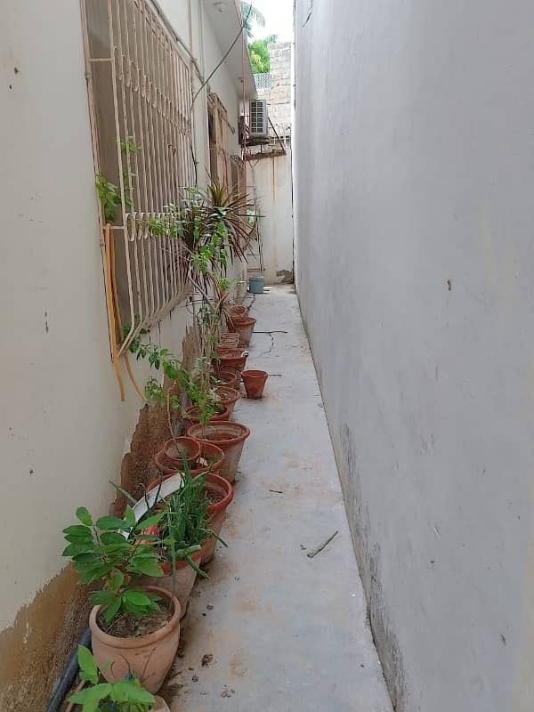 A Spacious 180 Square Yards House In Metrovil Colony - Block 3/1 3