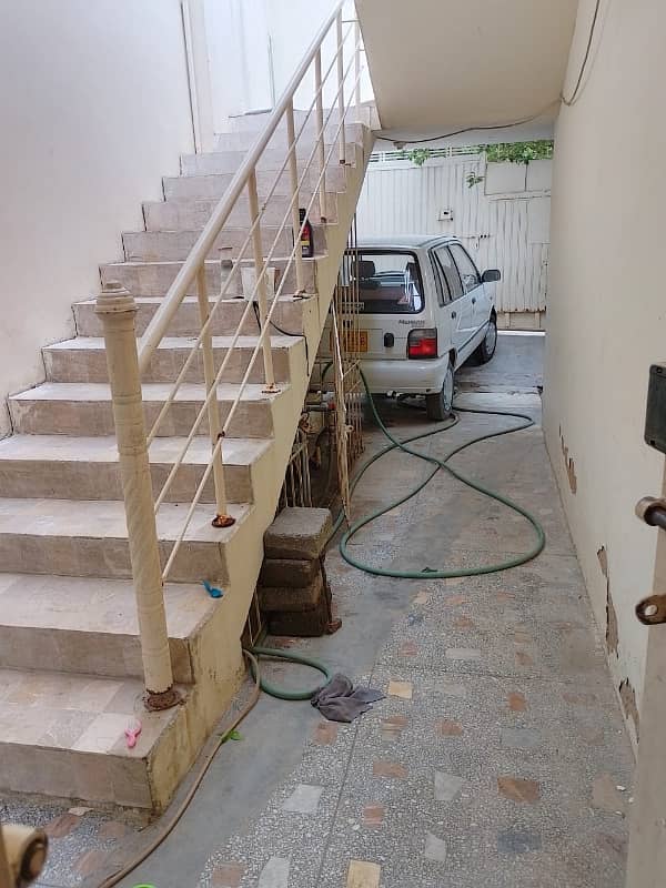 A Spacious 180 Square Yards House In Metrovil Colony - Block 3/1 6