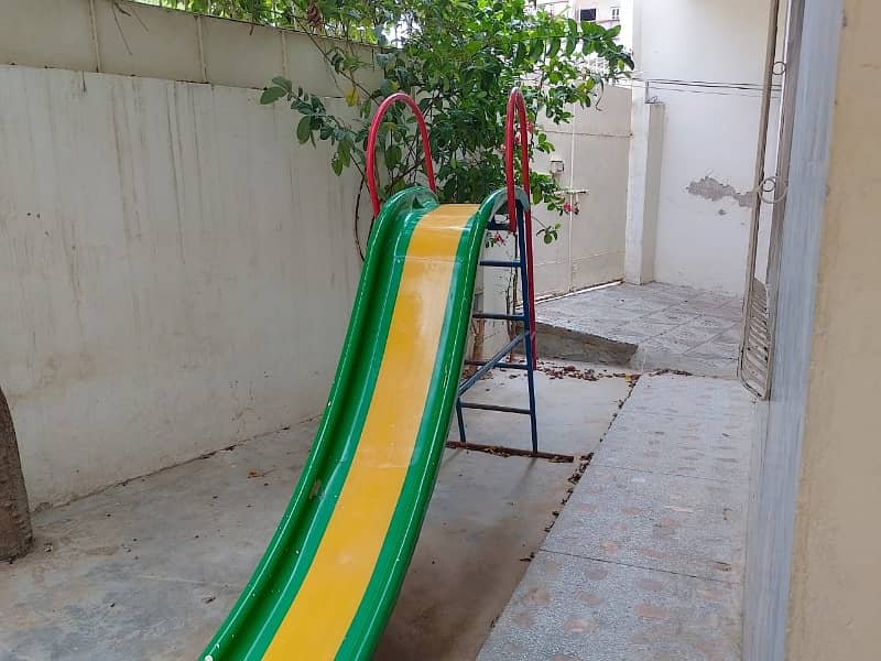 A Spacious 180 Square Yards House In Metrovil Colony - Block 3/1 7