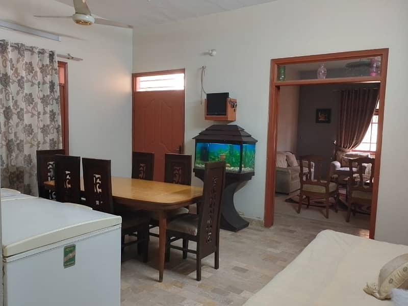 A Spacious 180 Square Yards House In Metrovil Colony - Block 3/1 10