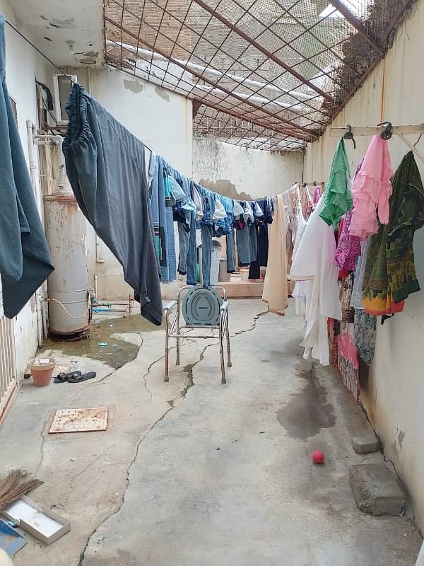 A Spacious 180 Square Yards House In Metrovil Colony - Block 3/1 20