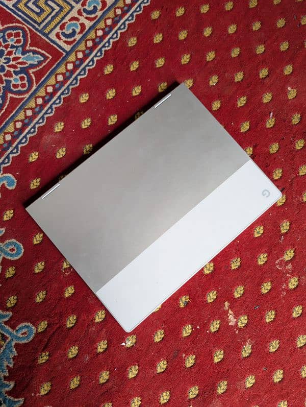 google pixel laptop. corei5 7th generation 8 gb ram 1.20 hz 0