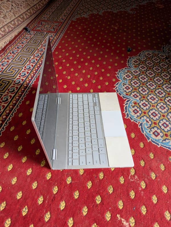 google pixel laptop. corei5 7th generation 8 gb ram 1.20 hz 1