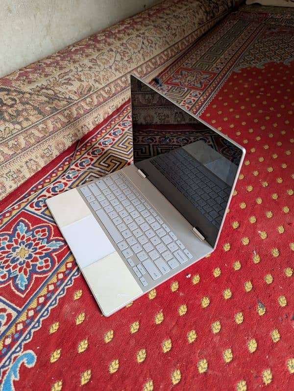 google pixel laptop. corei5 7th generation 8 gb ram 1.20 hz 2